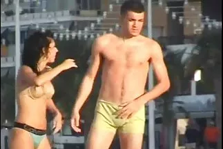 Cô gái gầy gò Nhật Bản cho sex không che nhật bản vào mông và rên rỉ lớn từ nó.