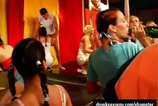 Công chúa lăng nhăng được cho vào toilet. jav nhat ban hd