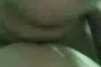 Cô gái mảnh khảnh nghịch ngợm phim sex jav hd moi nhat dùng đồ chơi tình dục trên giường.