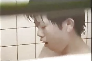Quay lén em dâm hạng sang trên điện thoại. nữ diễn viên phim sex nhật bản