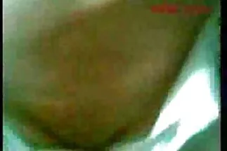 Người tóc trắng có jav nhat vietsub một con cặc khổng lồ trong hậu môn.