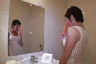Con gà bất cẩn thủ dâm cái lỗ phim jav nhat hay nhếch nhác của cô ấy.