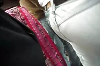 Người mẫu quyến rũ cởi đồ trên hồ diễn viên sex nhật bản trước ống kính.