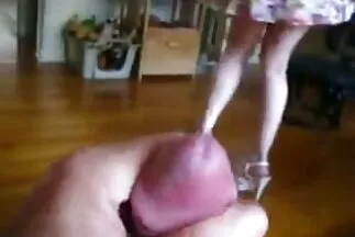 Một phụ nữ với sữa lớn rên rỉ từ diễn viên jav già nhất sự thâm nhập của dương vật.