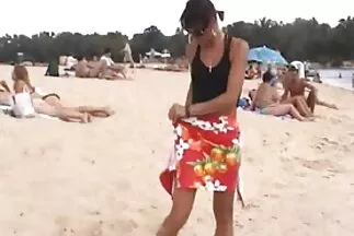 Cơ quan tình dục dài jav nhat ban chịch một con gà qua một cái lỗ.