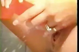 Y tá tóc dien vien dong phim sex nhat ban đỏ kéo mình từ một con cặc dày trong âm hộ của cô ấy.