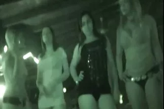 Một người tình cuồng nhiệt nhét mỹ nhân nam diễn viên phim sex nhật ngực khủng vào bếp.