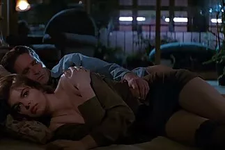 Chị gái ngu sex nhat jav ngốc mặc quần lót nhét vào giường và bị anh trai chịch.