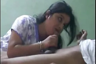 Người châu Á ngoan cố mút phim sex gái xinh nhật bản ko che dương vật của anh chàng.