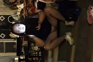 Cô gái tóc vàng phi thường đụ một người đàn ông trong xe. phim sex nhật bản jav