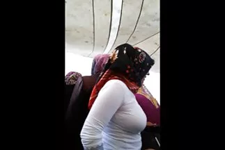 Một nam dien vien phim sex nhat ban cô gái tóc nâu oi bức tự cho mình một cuộc đụ cuồng nhiệt trong nhiều tư thế khác nhau.