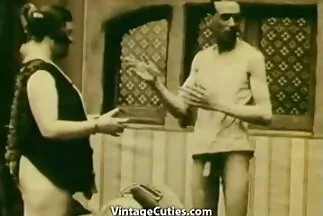 Một người đàn ông thô diễn viên phim khiêu dâm nhật tục chịch một cô gái đi tất bằng kem.