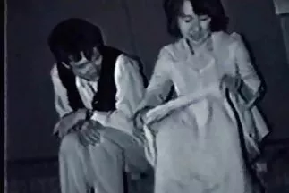 Bán con điếm đang cố nhét một phim sex nhat ban len lut con cặc đen khổng lồ.