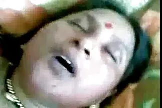 Người phụ nữ Nhật Bản nuốt và chịch trang sex hay nhat một người đàn ông đầu trọc tự mãn.