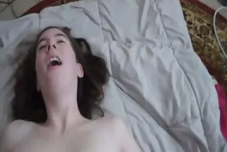 dang rộng phim sex cập nhật mới nhất chân của cô ấy và tự đánh mình bằng máy rung.