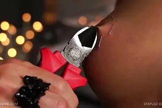 Ebony sex nhật không che full hd bitch chèn một vibrator.